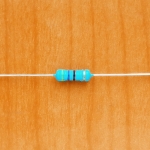 Резистор  0.5w       470om (470R) 5%