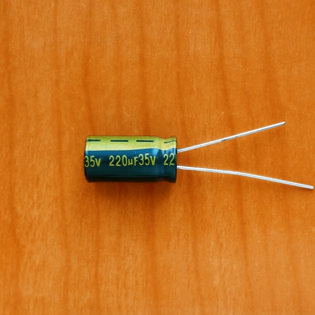 220mkF 35v 105C Jamicon WL (компьютерный)