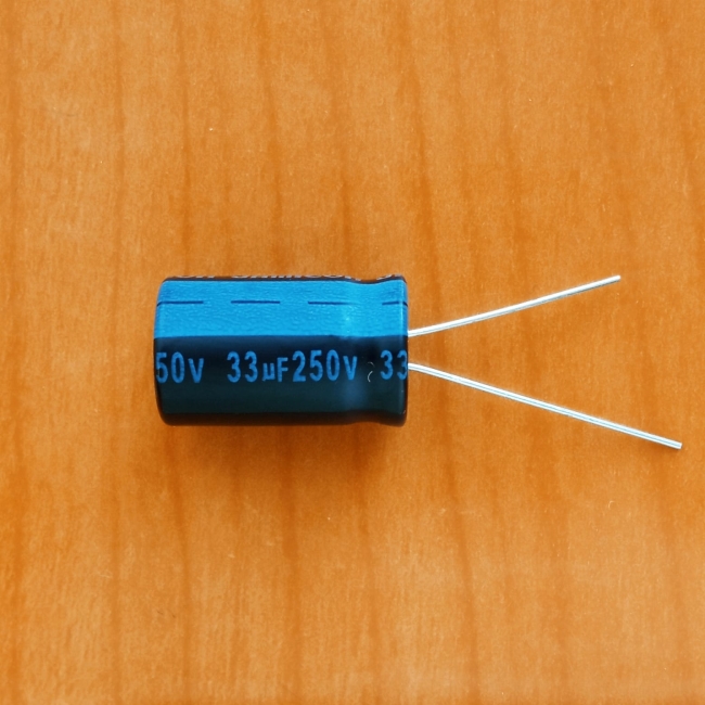 33mkF 250v 105C Jamicon TK