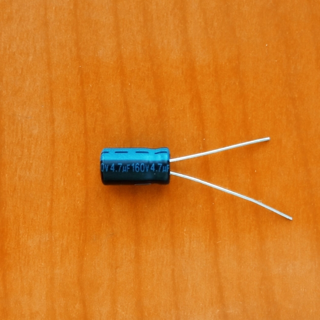 4.7mkF 160v 105C Jamicon TK