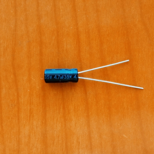4.7mkF  35v 105C Jamicon TK