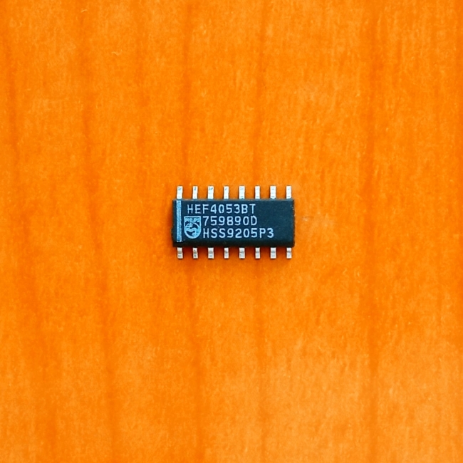HEF4053BT