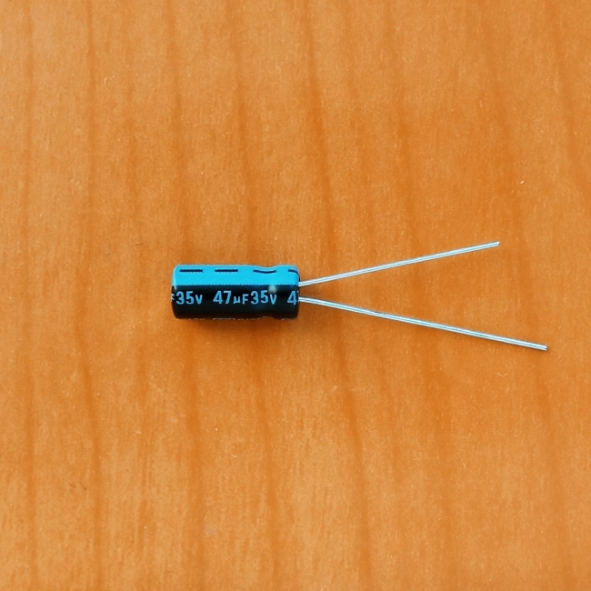 47mkF 35v 105C Jamicon TK