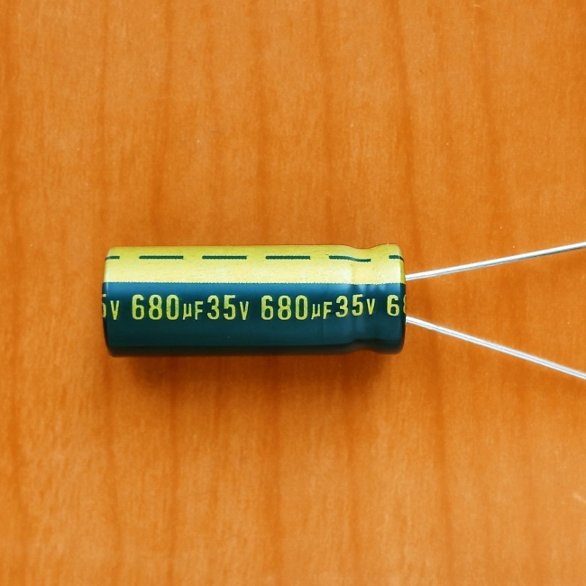 680mkF 35v 105C Jamicon WL (компьютерный)
