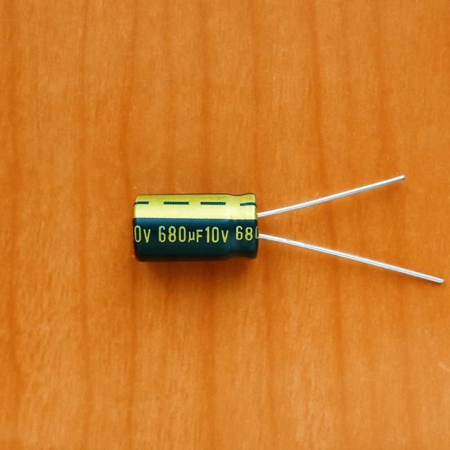680mkF 10v 105C Jamicon WL (компьютерный)