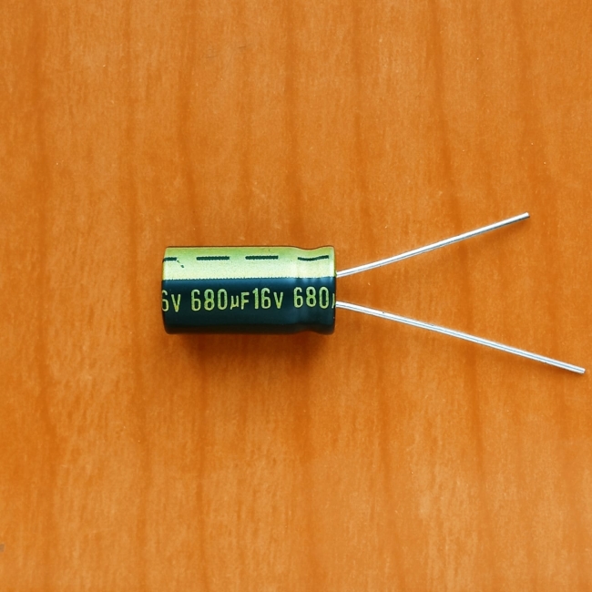 680mkF 16v 105C Jamicon WL (компьютерный)