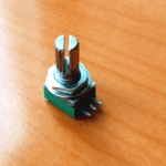 Резистор переменный 3-pin  B50K 11x9.5mm L=15mm моно с рифлением  (№10)