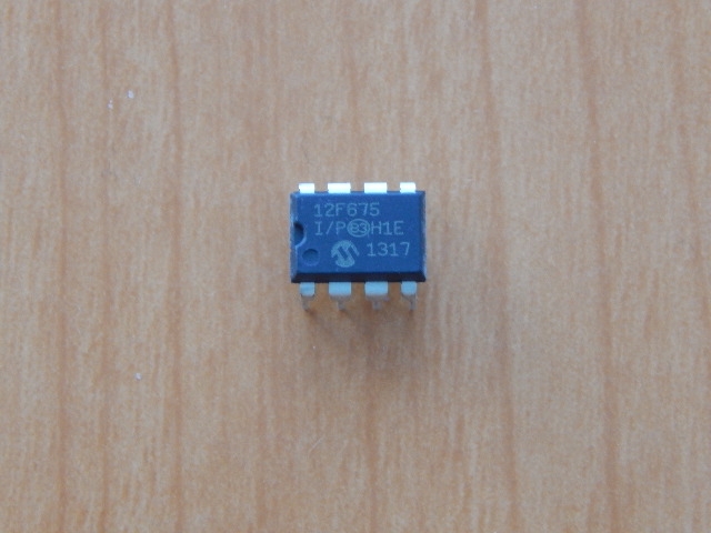 PIC12F675-I/P