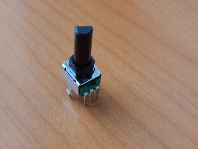 Резистор переменный 3-pin A5K 8x8mm L=30.2mm моно лыска RV09BF-40E1N-215F-A5K-A