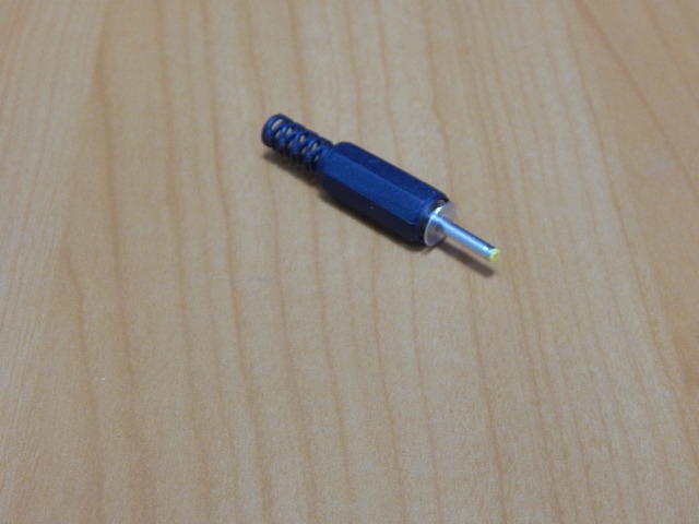 Разъем питания 2.5x0.7x9.0mm шт. на кабель 7-0026a