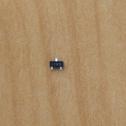 Стабилитрон SMD   4.7v 0.25w (BZX84-C4V7) (Z1W)