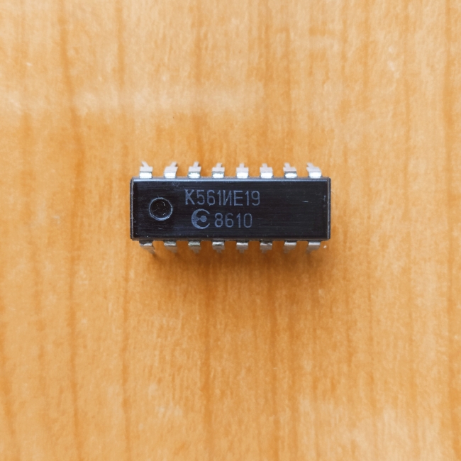 К561ИЕ19
