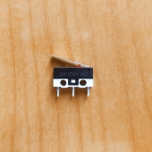 Микропереключатель 13x5.8mm, h=6mm, 3-pin с направляющей планкой (№107a)