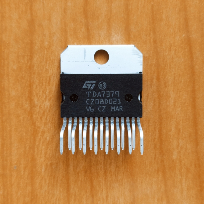 TDA7379