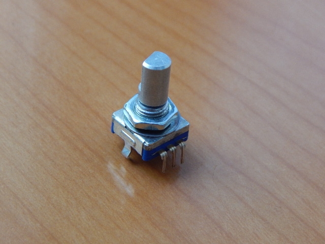 Энкодер 11.7 х 12mm, ручка мет. под спил D=6mm L=15mm (дискр.=20) с кнопкой R34.