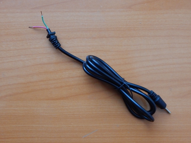 Разъем питания 2.5x0.7x9.0mm шт. с кабелем 5-588