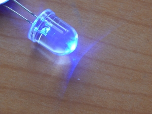 Светодиод 10mm синий 700mcd 30* 3-3.2V FYL-10003UBC (2063)