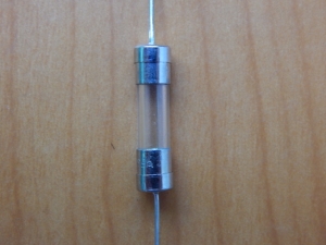Предохранитель с выводами  2.0A  (5x20mm)