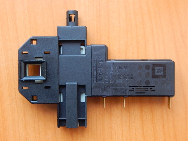 Блокировка люка Ariston, Indesit, Bosch (051438)