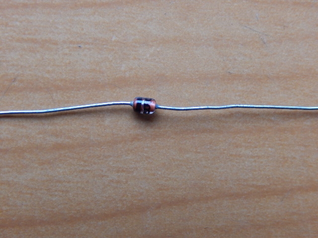 Стабилитрон 20v 0.5w (BZX55-C20) = 1N5250B