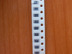 Резистор SMD      270om  0.25w  1206 (270R) 5%  (271)
