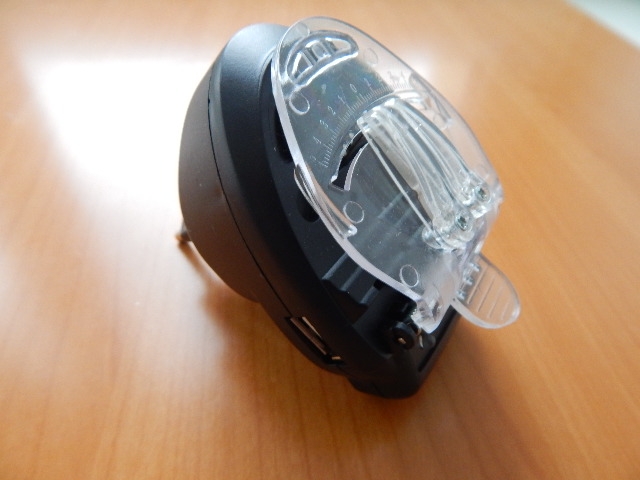 Зарядное устройство универсальное (лягушка) 220V;USB MRM-303