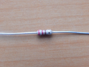 Резистор  0.25w       220om (220R) 5%