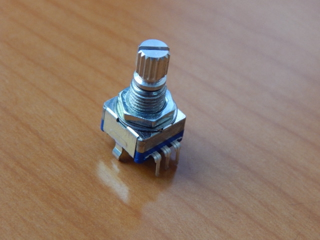 Энкодер 11.7 х 12mm, ручка мет. звезд. D=6mm L=15mm (дискр.=20) с кнопкой R32.