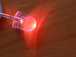 Светодиод 10mm красный 20000mcd 30* 3-3.2V FYL-10003URC (1913)