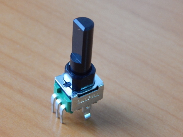 Резистор переменный 3-pin B50K 8x8mm L=30.2mm моно лыска RV09BF-40E1N-215F-B50K-AC