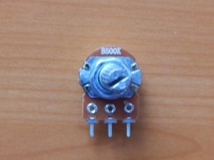 Резистор переменный 3-pin B500K d=16mm L=20mm моно с рифлением  (№1)