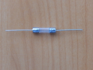Предохранитель с выводами  1.0A  (5x20mm)