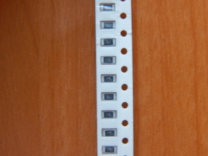 Резистор SMD      560om  0.25w  1206 (560R) 5%  (561)