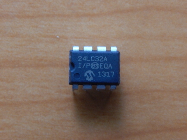 24LC32A-I/P