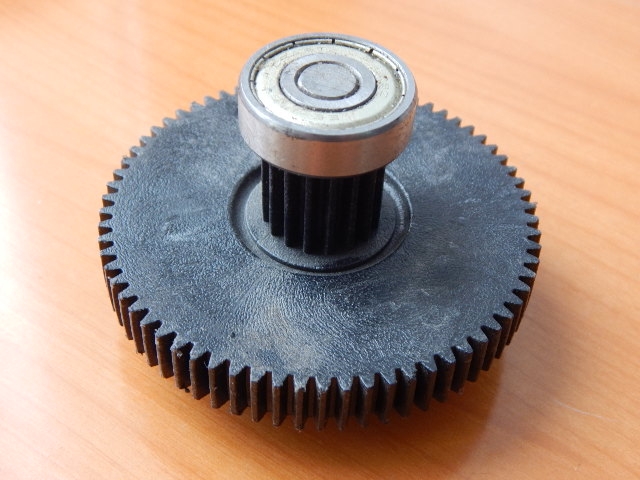 Шестерня мясорубки Хозяюшка черная D=72mm + 2 подшипника (SHz072)