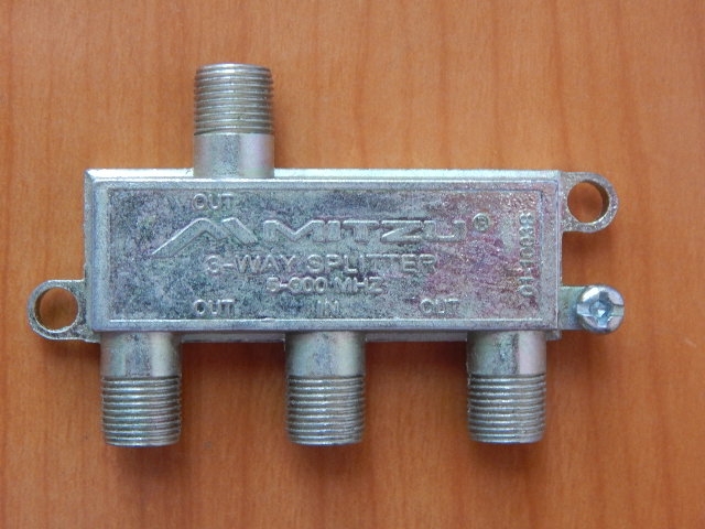 Разветвитель (splitter) на 3TV 5-900MHz  01-1003S