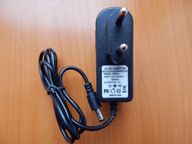 Адаптер питания 220/ 9.0V 1.0A 9W (5.5x2.5mm) LX-0901