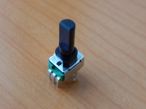 Резистор переменный 3-pin B10K 8x8mm L=30.2mm моно лыска RV09BF-40E1N-215F-B10K-AC