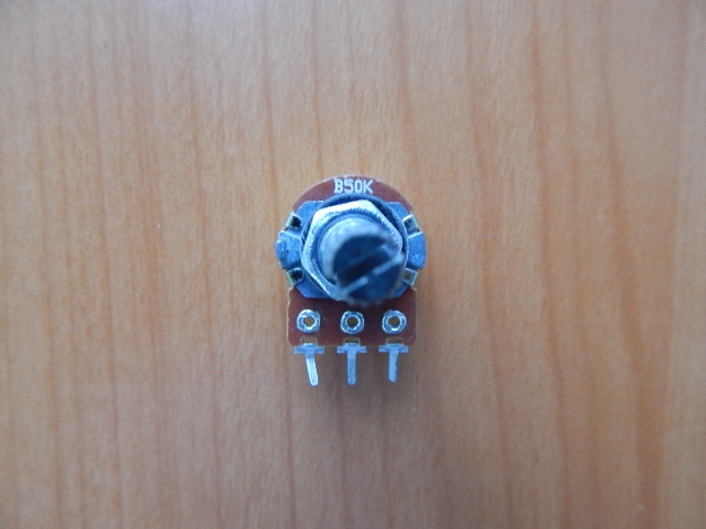 Резистор переменный 3-pin B50K d=16mm L=20mm моно с рифлением (№1)