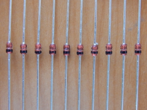 Стабилитрон   8.2v 1.0w (BZV85-C8V2) = 1N4738A