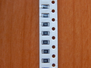 Резистор SMD      330om  0.25w  1206 (330R) 5%  (331)