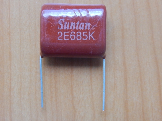 CAP 6.8mkF 250V 10% (685) (CL21)