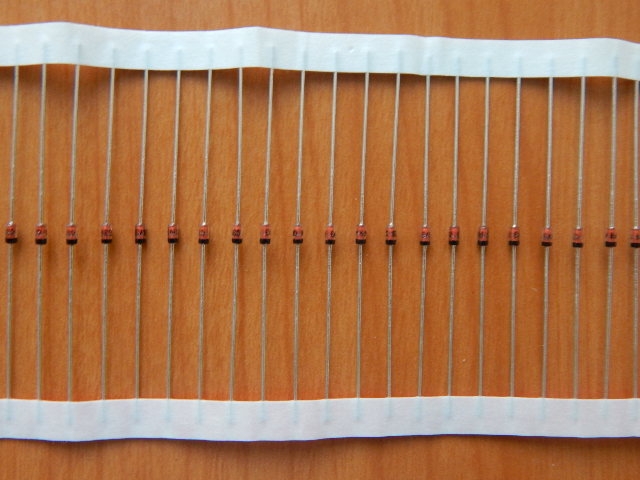 Стабилитрон   3.3v 0.5w (BZX55-C3V3) = 1N5226B