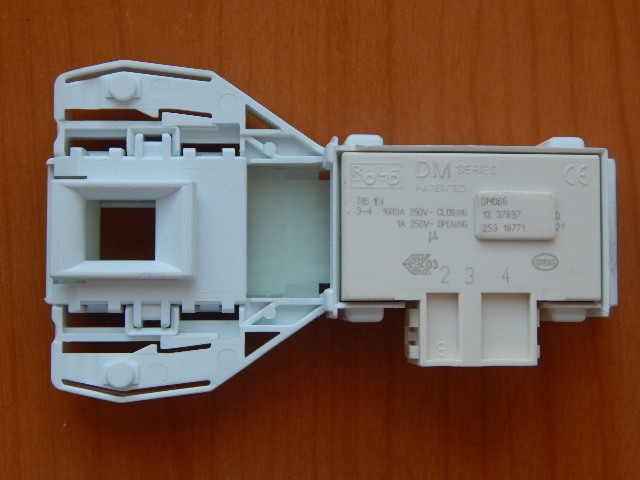 Блокировка люка Ariston, Indesit DM066 (297327)