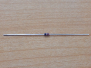 Стабилитрон   2.7v 0.5w (BZX55-C2V7) = 1N5223B