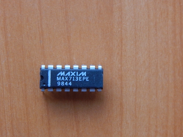 MAX713EPE