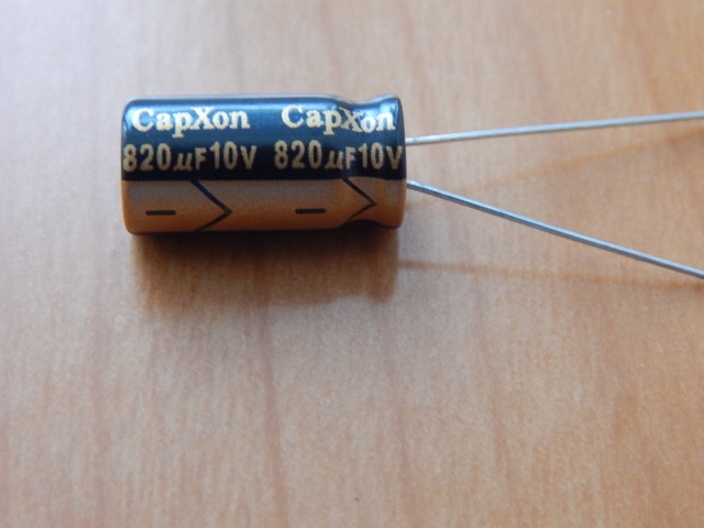 820mkF  10v 105C CapXon LZ (компьютерный)