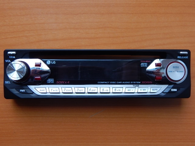Панель автомагнитолы LG TCH-M541