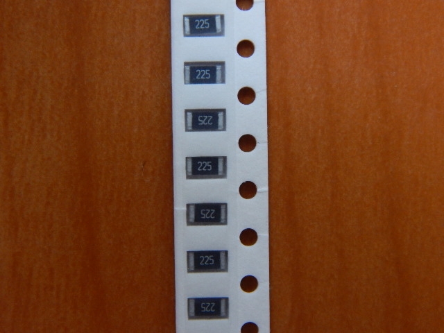 Резистор SMD  2.2mom  0.25w  1206 (2M2) 5%  (225)