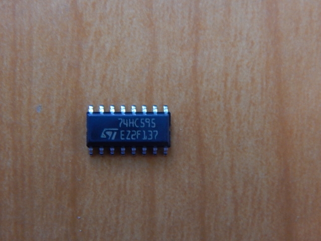 M74HC595M1